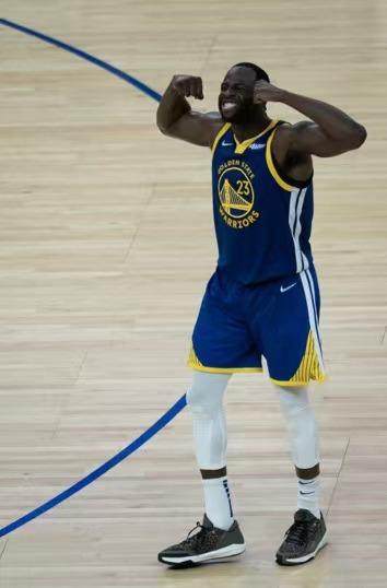 开云体育官网-【现场】G6的汤普森如约而至 金州海风扬起勇士旗帜