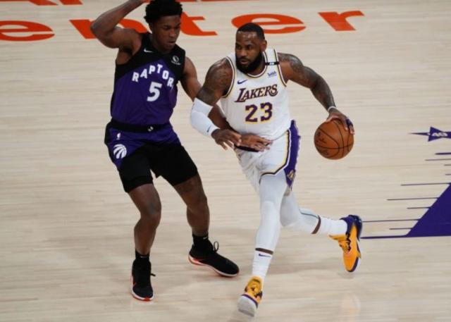 开云体育官网-詹皇：没觉得过早复出 制定附加赛的人应该被解雇