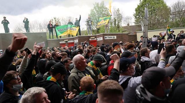 kaiyun-打砸！飞弹！老特拉福德“美丽风景线”令谁蒙羞？